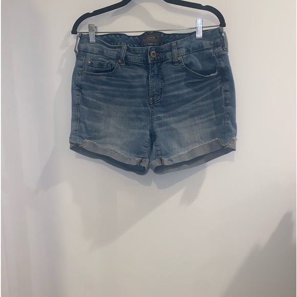 Torrid  Perfect Vintage Stretch Mid-Rise Cuffed Denim 
Shorts, 5” inseam, sz 14 - Picture 3 of 13